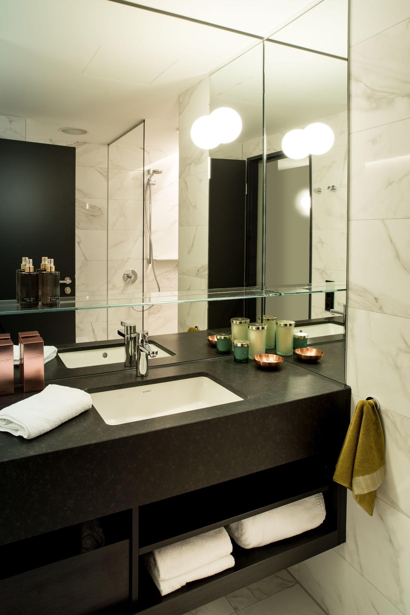 Aparthotel Adina Frankfurt 4*